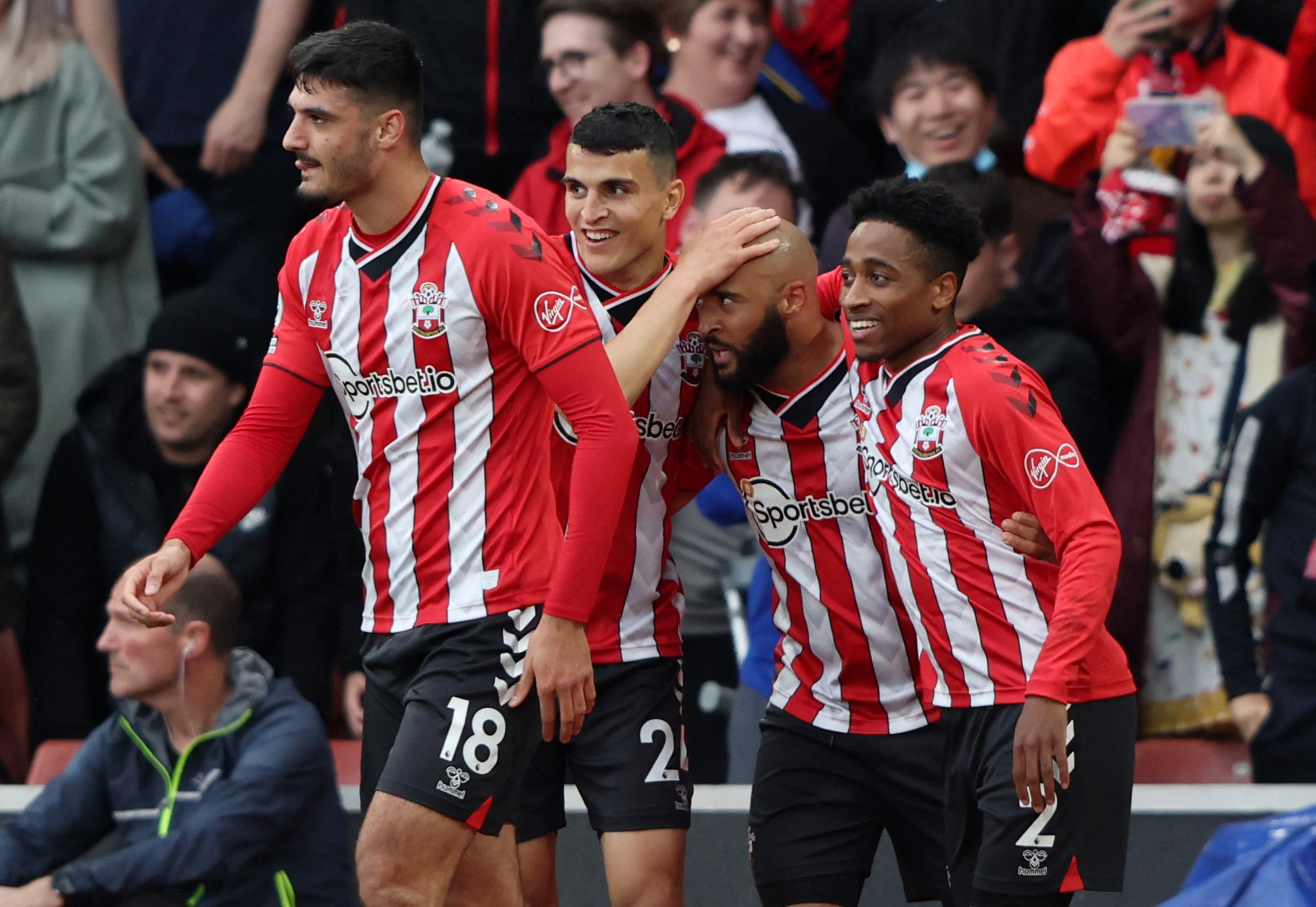 快船大胜！伦纳德45分+恶犯，大洛12中1李凯尔爆发，哈登20分11罚